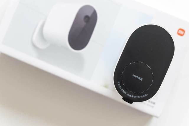 摄像机 内置大电池，无需打孔走线，小米室外摄像机给你满满的安全感