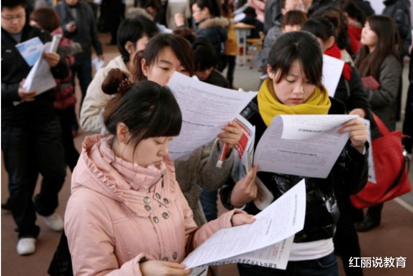 应届生|2021应届生突破900万,专科生面临就业难,“毕业即失业”一语成谶