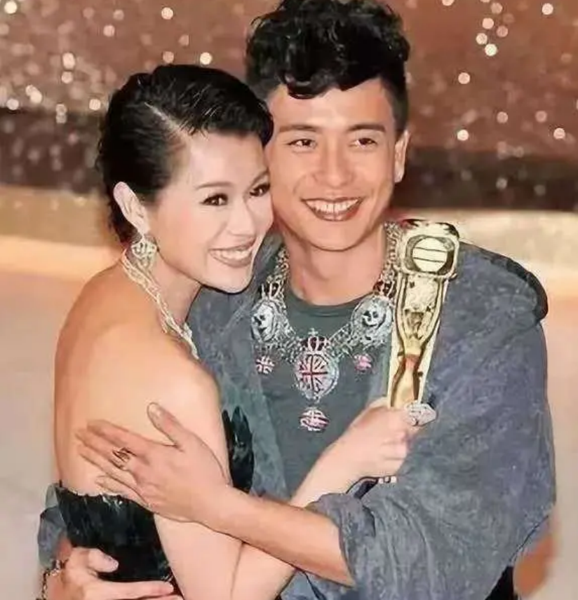 王一博|胡杏儿表白黄宗泽的那天，一个哭一个笑，其实他们早没戏了