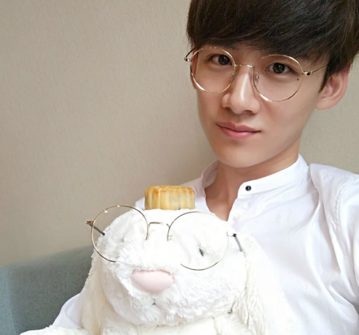 白敬亭|晒晒白敬亭住的豪宅，生活过得很简单，家里打造了古老韵味书房