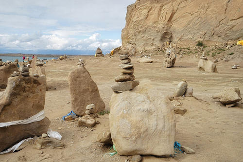 外星人 青海外星人遗址:这根铁管到底是如何插下去的呢?