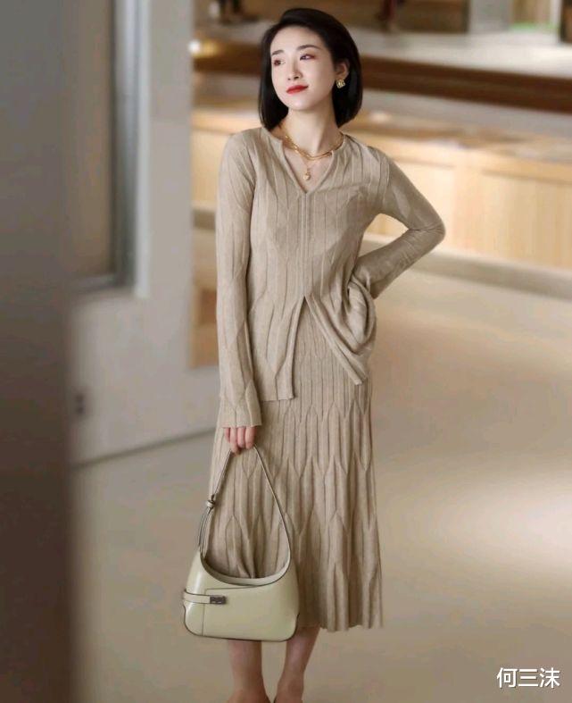 何三沫 35岁以上的女人如何穿搭才不显老？拒绝扮嫩，优雅大方才迷人