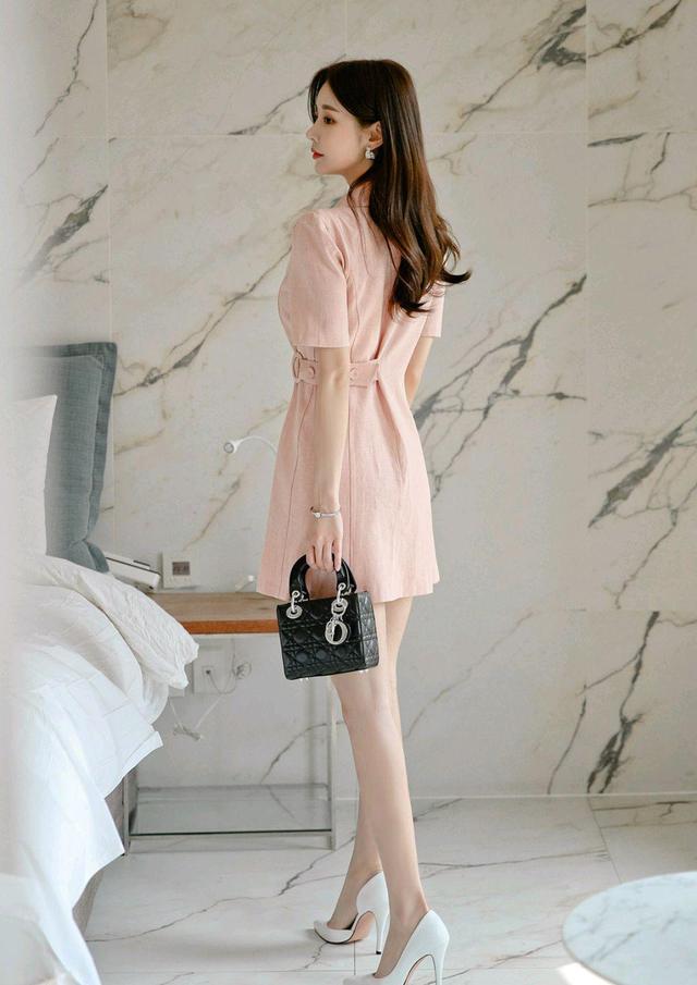 心壹文学|女神孙允珠高清时尚搭配：粉梦流光简式裁剪气质西装裙