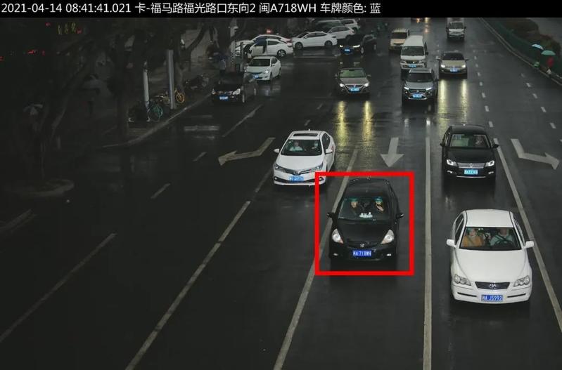 福州日报 开车接打电话！福州这些违法车辆被曝光！