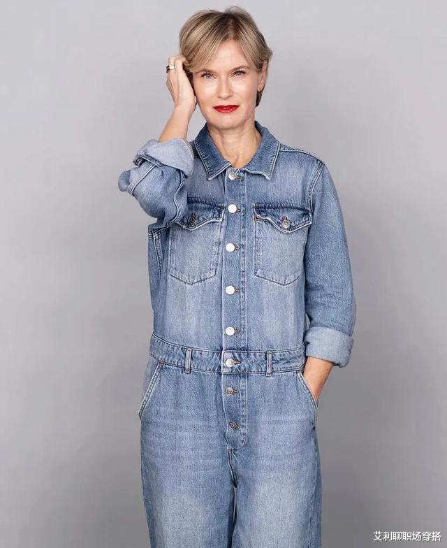 艾利聊职场穿搭|女人可以老，却不能失去风度，用3个方法打造你的经典风格