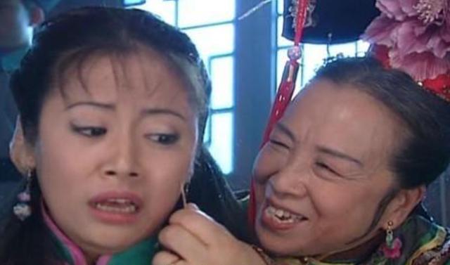 胡歌|看“容嬷嬷”28岁的照片，根本不像一个人，网友：比赵薇还美！