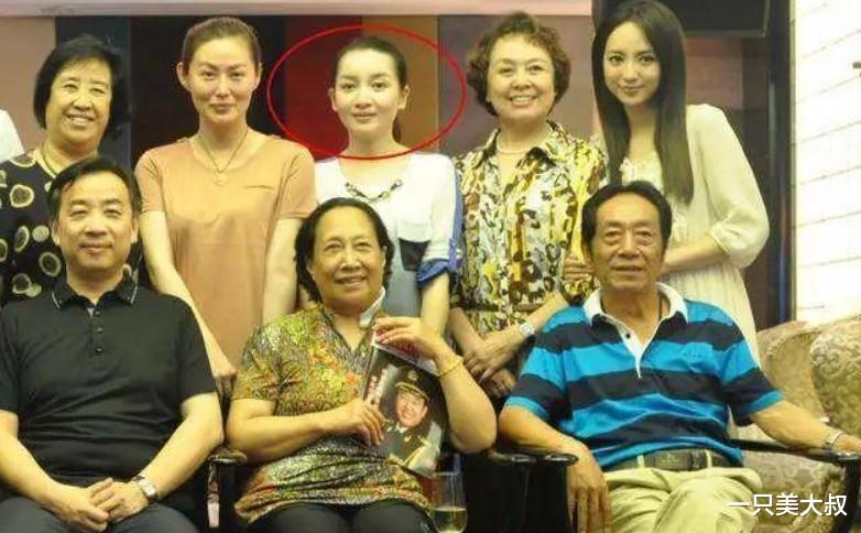 王奎荣|娶小37岁娇妻，69岁当爹，王奎荣75岁了仍在拼命拍戏挣钱