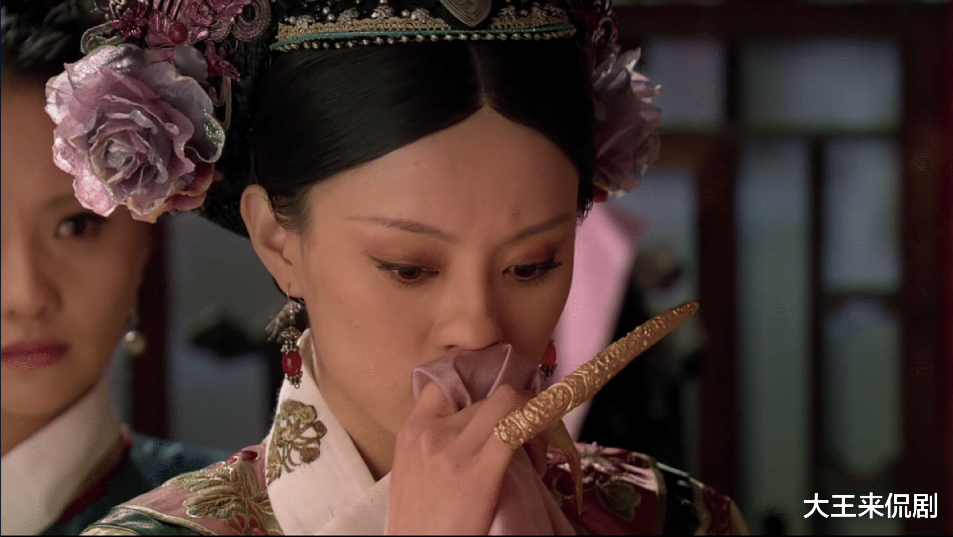 安陵容|安陵容小产甄嬛为何一直捂着鼻子?秘诀全在眼神中,皇后错失了良机