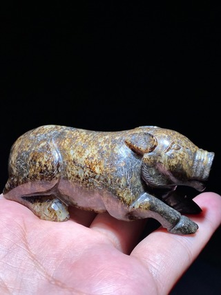 和田玉籽料|明 和田玉籽料 黑沁 玉猪