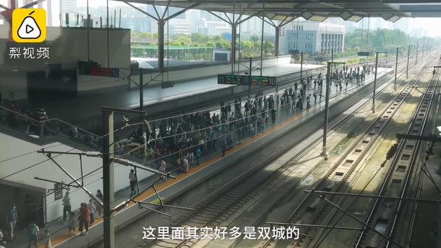 女孩住苏州,每天坐高铁来上海上班:“比租房划算,每月成本只要1600元”