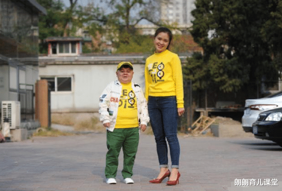 明星|1米2“小男人”零彩礼娶明星，买7套房生3娃，妻子：不图他钱