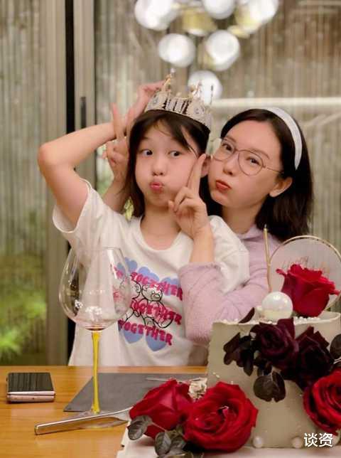 陈数|44岁陈数与老公为干女儿庆生，罕秀恩爱力破婚变，为继子选择丁克