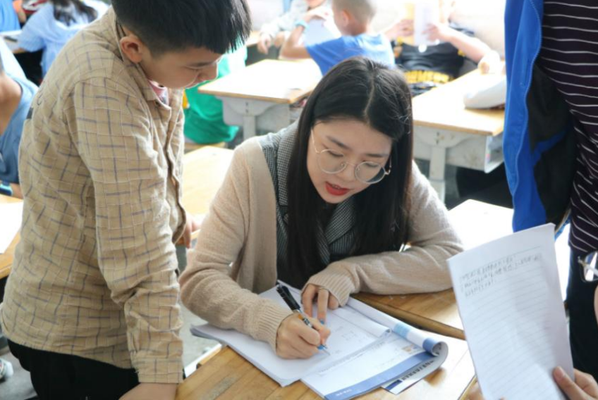 大树说教育|教育部传来重要消息，教师待遇和小学考试有变化，幸福来太得突然