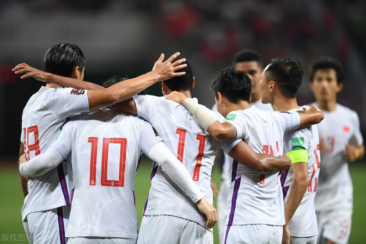 国足|李铁突收噩耗！世预赛遭晴天霹雳，国足出线麻烦了