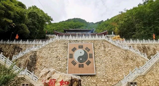 童书小窝|本溪这座山这么狂？竟然写着“老子天下第一”