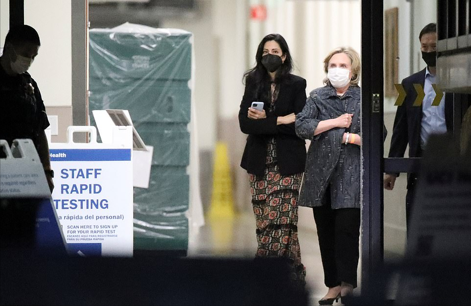 全球时尚风行 希拉里现身ICU看望克林顿！穿一身印花衣好时髦，愁眉紧锁好忧愁