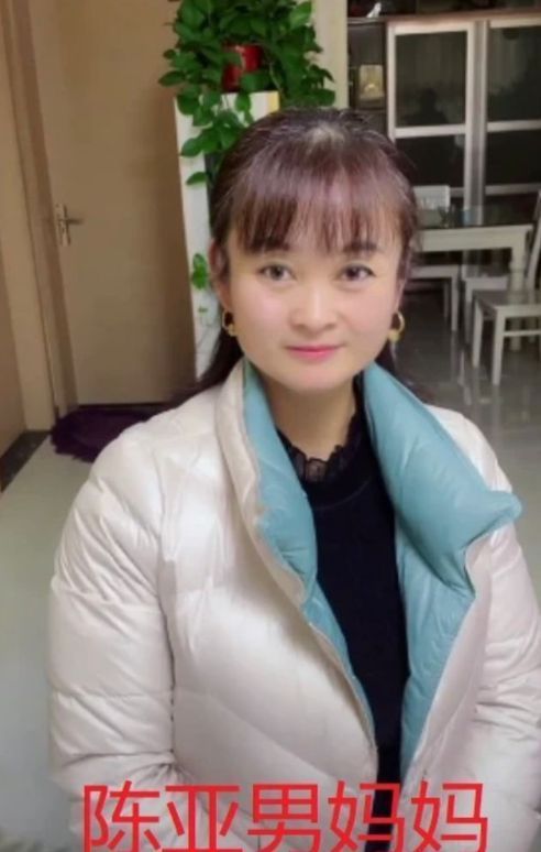 陈亚男|陈亚男代言痔疮膏引发热议，网友发文抵制，调侃销量会下滑