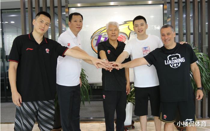 遼寧男籃|遼寧男籃，最能掌控比賽的那個人，只能在替補席坐著，不是蔣興權(quán)