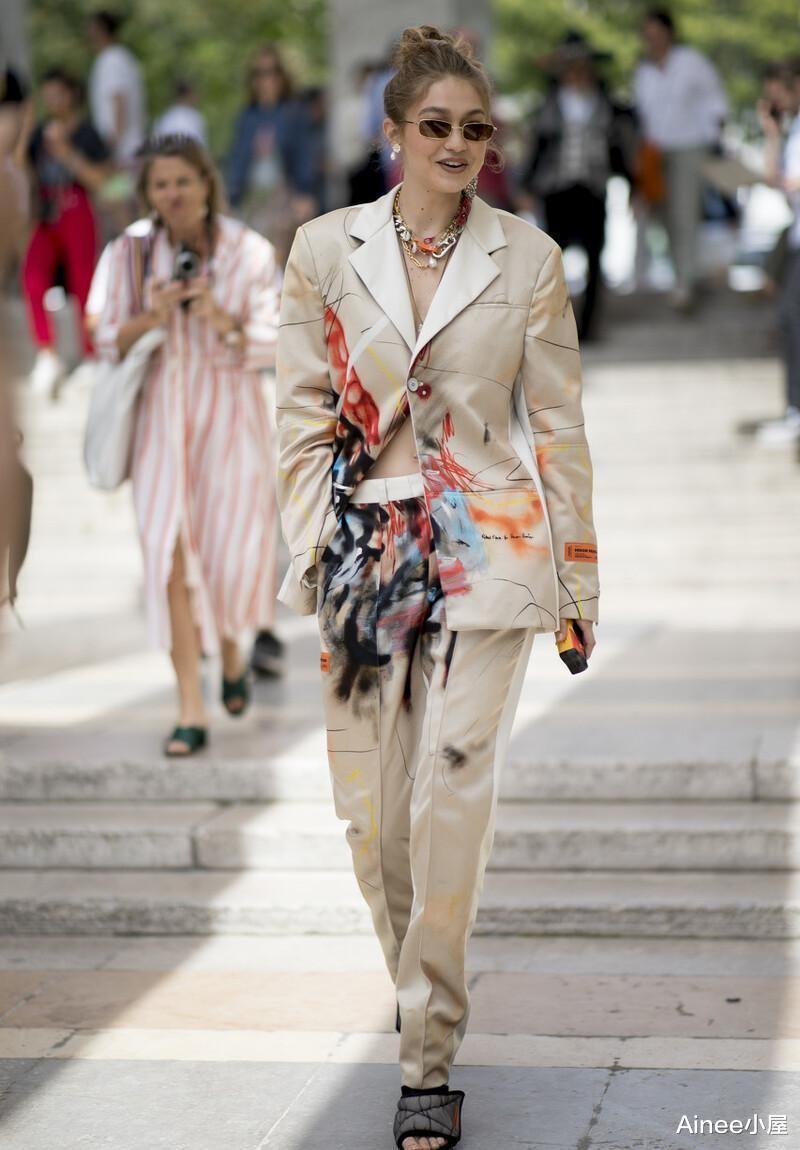 Ainee小屋 基础款的卡其色怎么穿出时髦感，搭配西装复古高级，这几点很关键