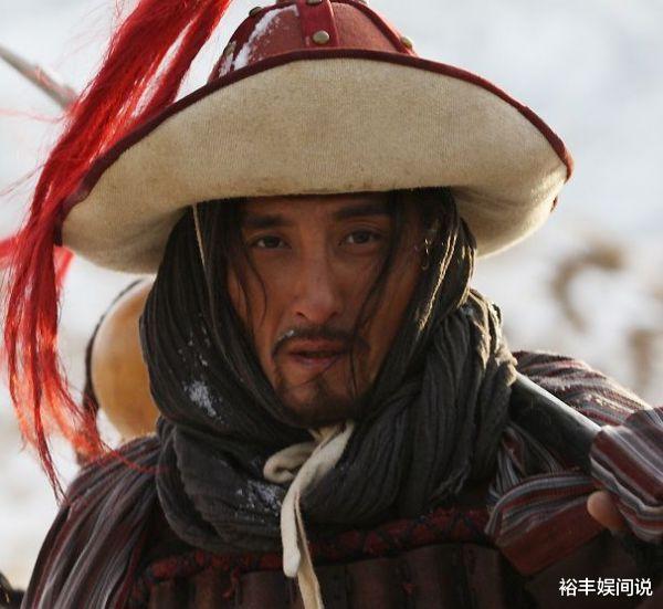 胡兵|胡兵携哥哥为妈妈庆80岁大寿，兄弟俩唱生日歌，妈妈眼中满是骄傲