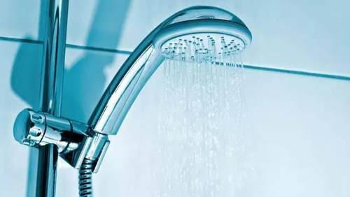 舜网 女子在旅馆洗澡，突然发现喷头不对劲，好奇的拿下来结果却让人大吃一惊