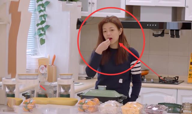 陈妍希|陈妍希一个月暴瘦20斤，看清她早上不洗脸都要吃的玩意，全明白了