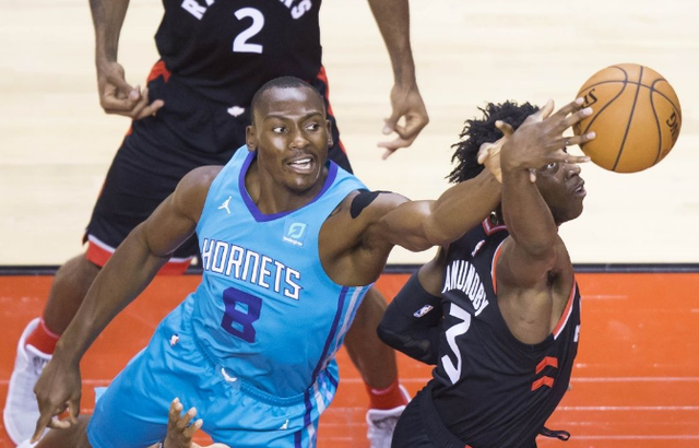 太阳队|进攻威胁几乎为零！神塔却曾拿7200万美元肥约 如今重返NBA
