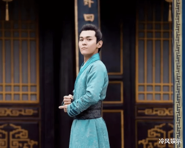 |十八线演员穷到只剩500元，现实支撑不了理想后只能退圈？