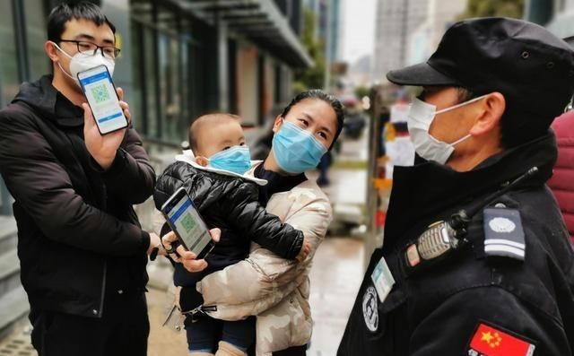 童书小窝|为什么会有人愿意相信“不打疫苗的人会被限制出行”这样的谣言