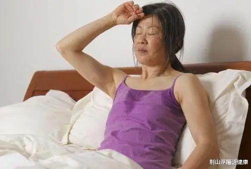 荆山浮屠话健康|晚上睡觉总是爱出汗,怎么回事?提醒:可能跟糖尿病和更年期有关