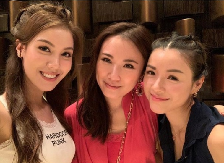 陈茵媺|陈茵媺为港姐闺蜜庆生，穿姐妹装似大学生，与陈豪不抗拒追生四胎