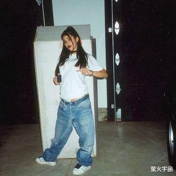 金·卡戴珊|金·卡戴珊在女儿节只分享自己的照片，被粉丝狠批为“自恋狂”