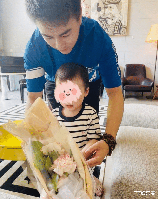 奚梦瑶|奚梦瑶官宣二胎后首现身，穿黑色吊带裙小腹隆起，暗示还会要三胎