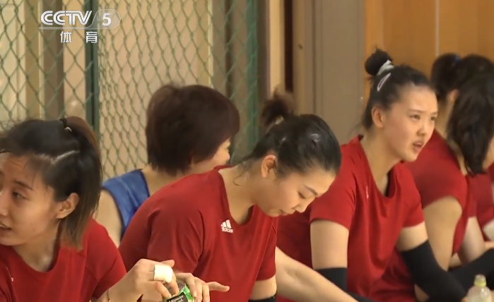 女排|新增12位确诊病例！世界第一无奈退赛，中国女排国乒感染风险增加