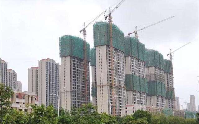 房产税|房产税要来了？专家提出“免征面积”，超过这个数，要交1万税