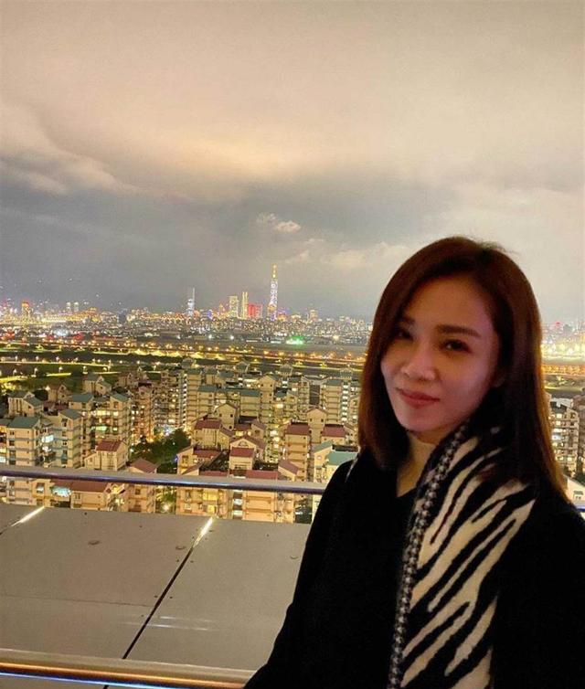 谢盈萱|42岁谢盈萱和成熟男约会，两人同回女方家，一夜未出关系引猜测