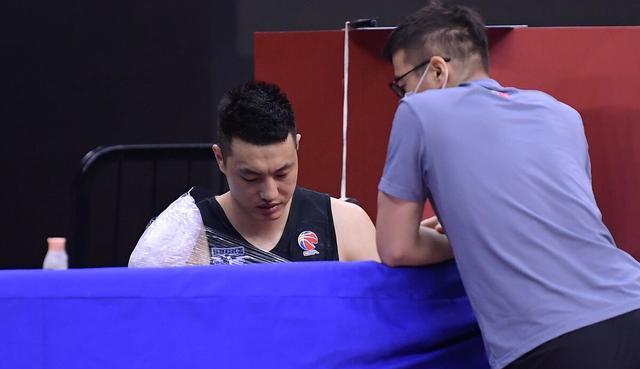 北京男篮|解立彬再遭重创!北京首钢悬了,CBA三冠王深夜连传3个坏消息