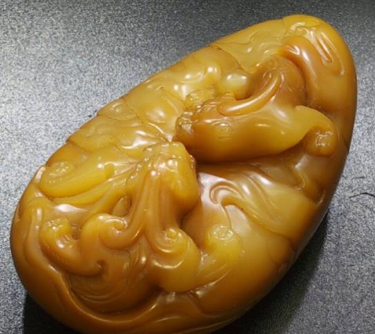 翡翠|一种可以“油养”的文玩，你认识吗？