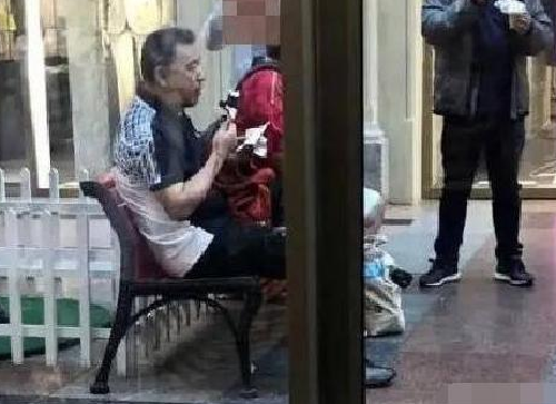 央视|他是清华校长之子，主持央视17年零失误，才华人品兼备，60岁仍单身？