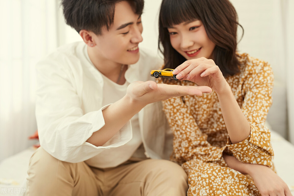 旋律的悲伤|“晚上8点，老地方见”妻子点开男闺蜜的信息，惹怒丈夫：离婚
