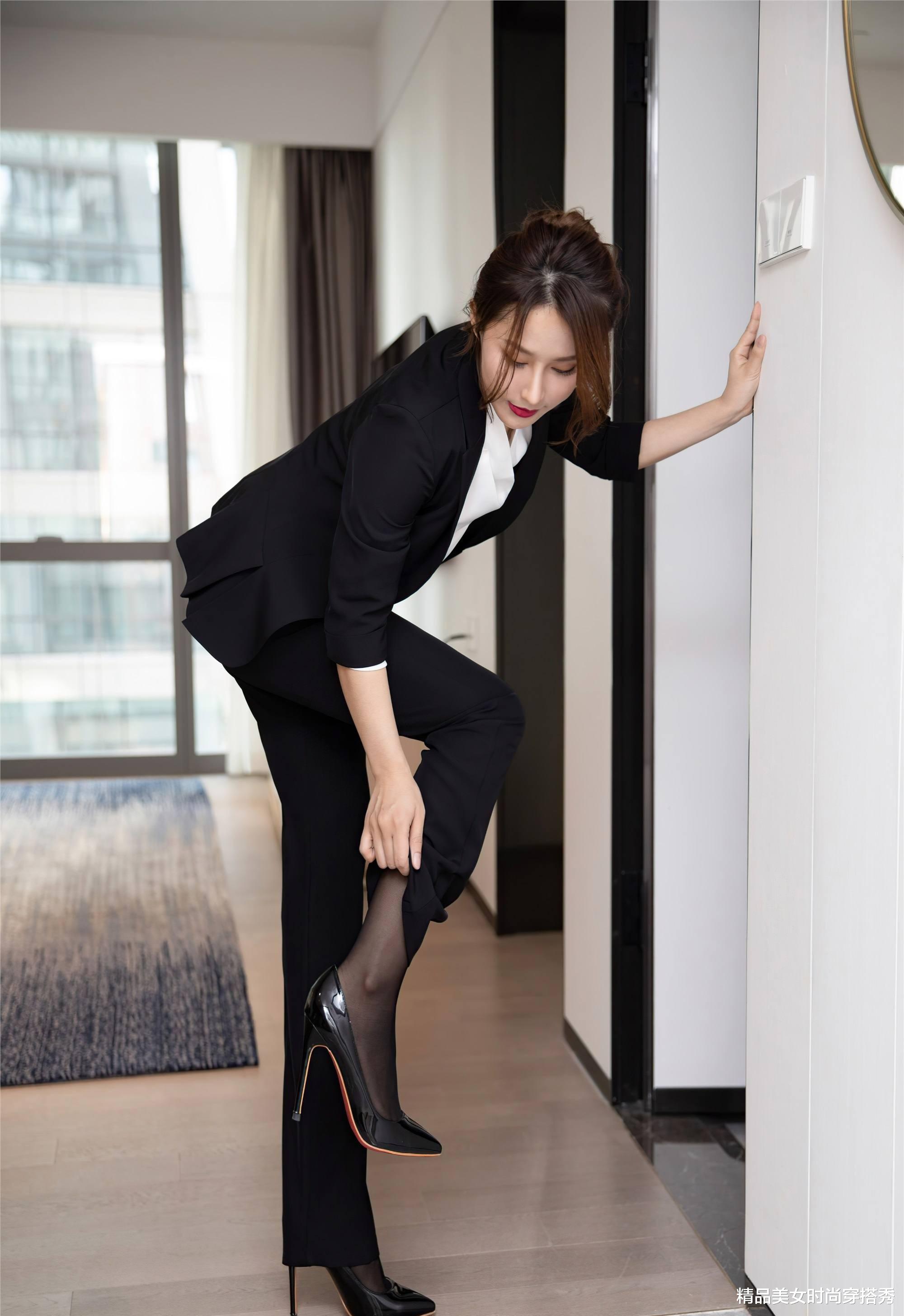 |西装控的女生看过来，西装套装搭配让你成为职场最靓的女王