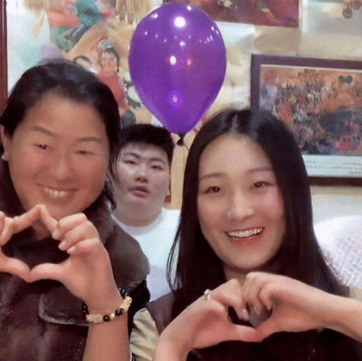 陈亚男|陈亚男榜一大哥曝光，否认与她出去游玩，网友：比大衣哥还成熟