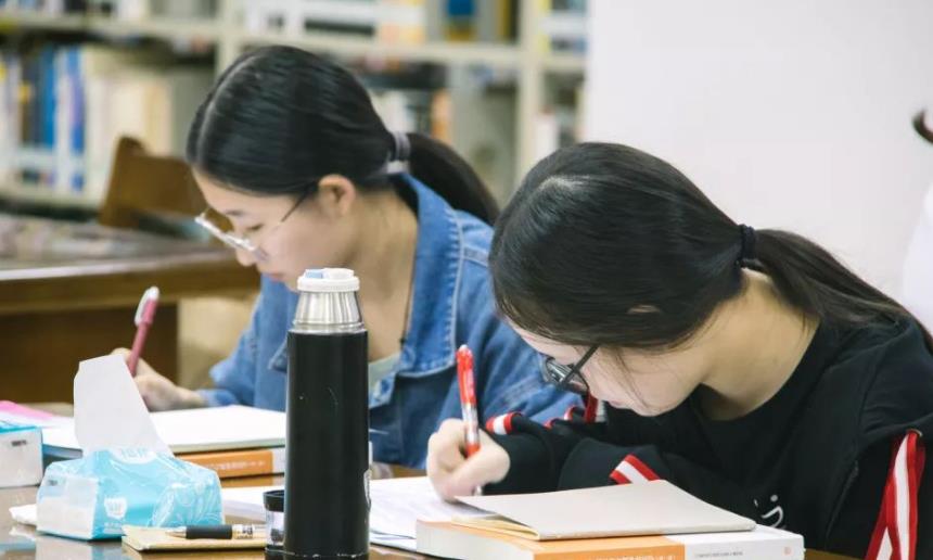 上海市|她是上海理工大学本科生，因一份简历家喻户晓，旁人直言又美又飒