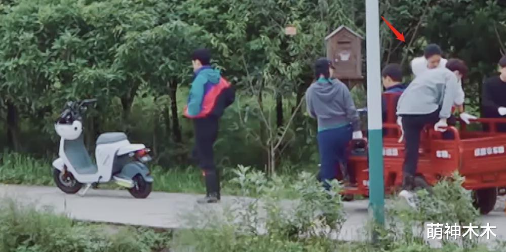 梁静|《向往5》隐藏最深的嘉宾，总票房86亿制片人，和小辈一起挤车斗