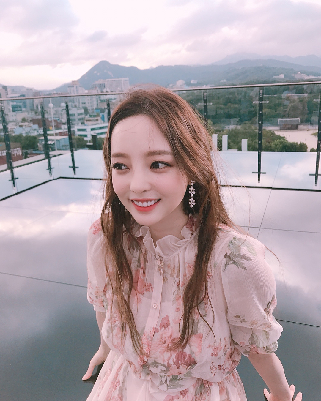 萧亚轩|16年交了17个小男友!萧亚轩举止怪异与雪莉相似,粉丝怀疑被人控制对外求救!