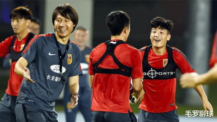 国足|国足刚下飞机,24小时收3大噩耗,武磊李铁被西亚三狼逼入绝境