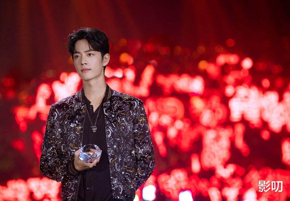 肖战|肖战新剧《黑雾》疑似曝光，粉丝无意说漏嘴，作品题材对标王一博