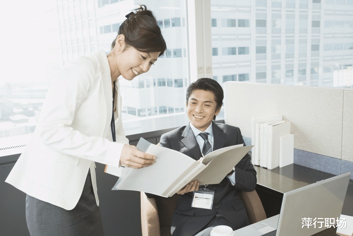 |怎样对付背后算计的小人？不忍也不躲，三个技巧赢得体面