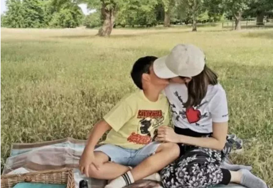 刘荷娜|女明星穿婆婆睡裤，躺公公大腿：多少家庭，毁在这一点