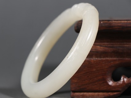 |旧藏 和田玉双龙戏珠手镯。